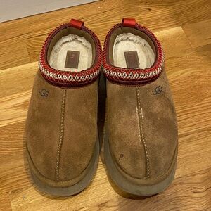UGG Women’s chestnut Tazz ll size 9